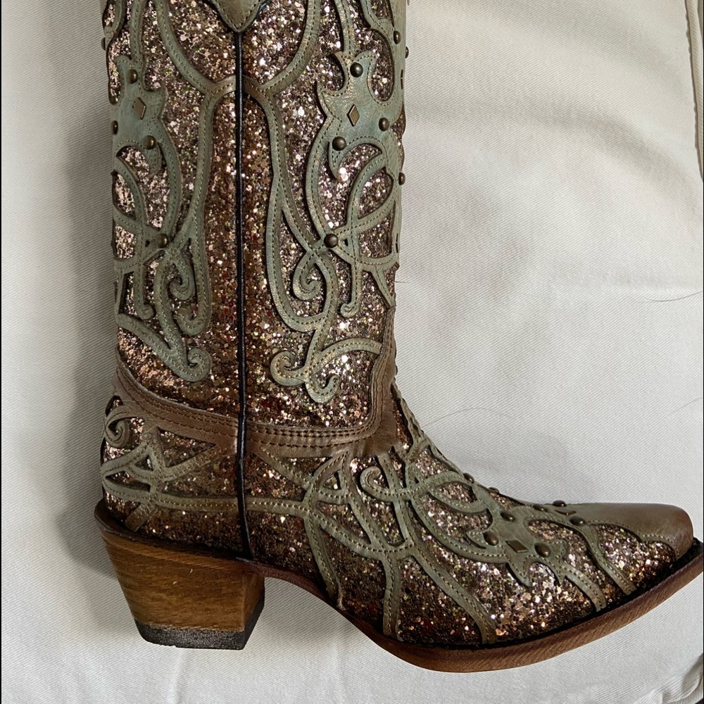 Corral Mint Glittered Inlay and Studs Snip Toe C33